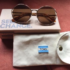 Brand New TOMS Blythe Sunglasses